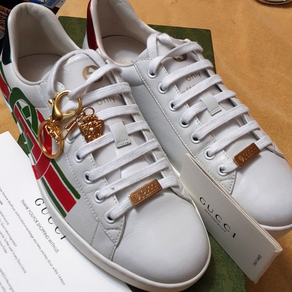 Gucci sneakers interlocking like new 👌 Unisex  8½- 9 men Firm price‼️‼️‼️‼️